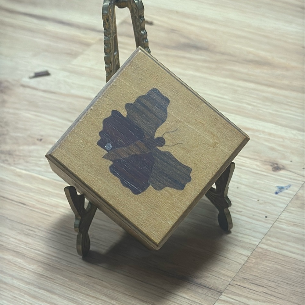 Lovely butterfly inlay two species wood box with swinging lid.